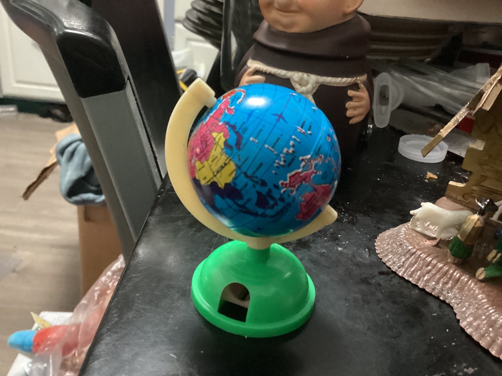 Vintage Novelty Plastic Globe Of The World Model Pencil Sharpener