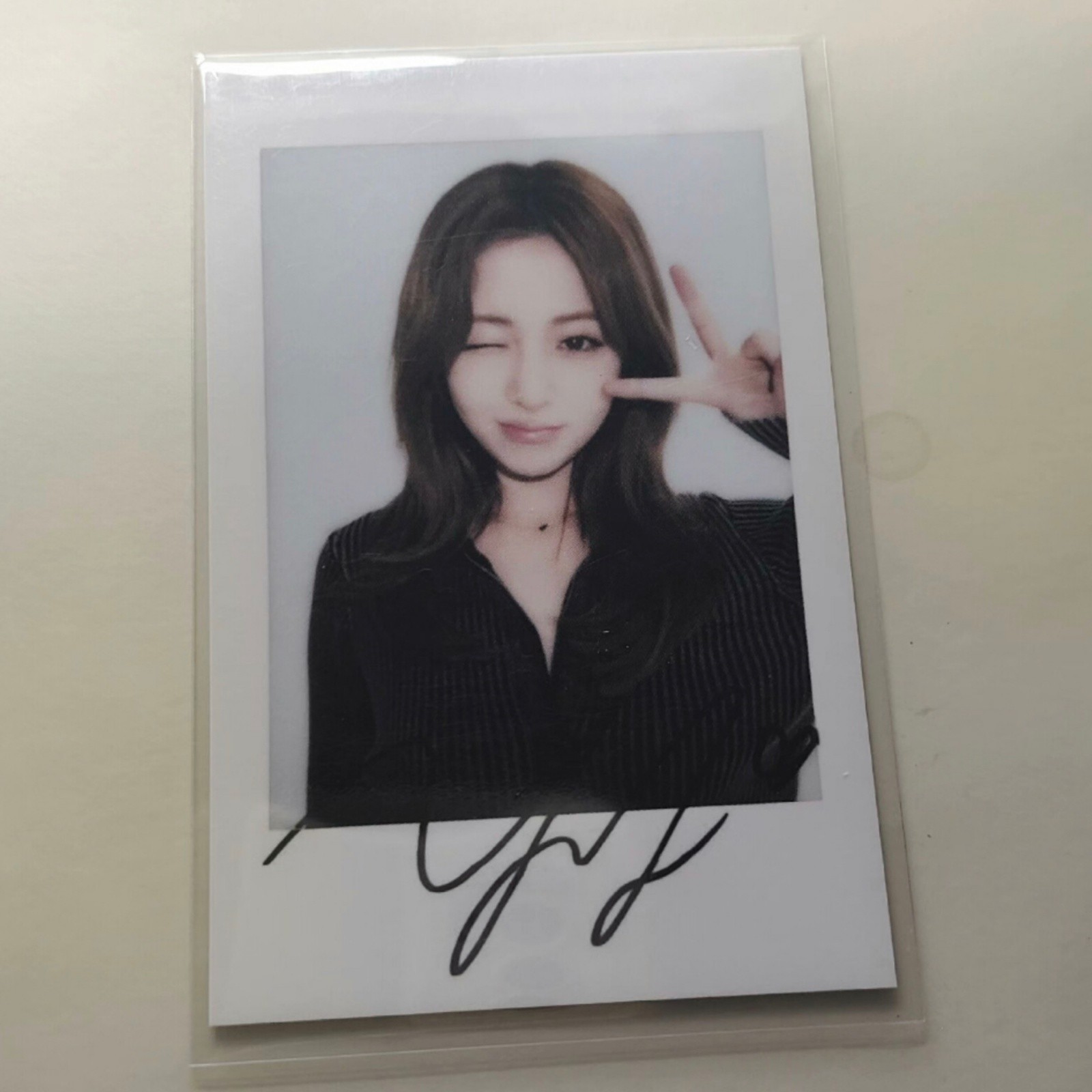 LE SSERAFIM YUNJIN HOT ALBUM YZY 2.0 OFFLINE POB Official PHOTOCARD Polaroid