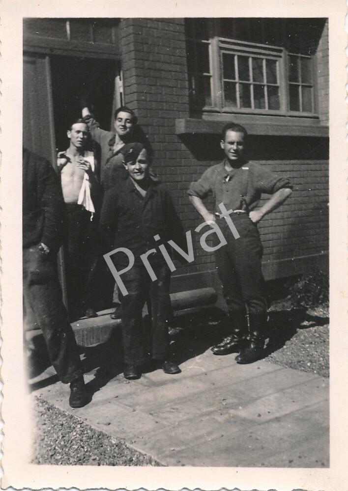 Photo WW II Wehrmacht Soldiers Quarter Leisure Chartres France K1.61
