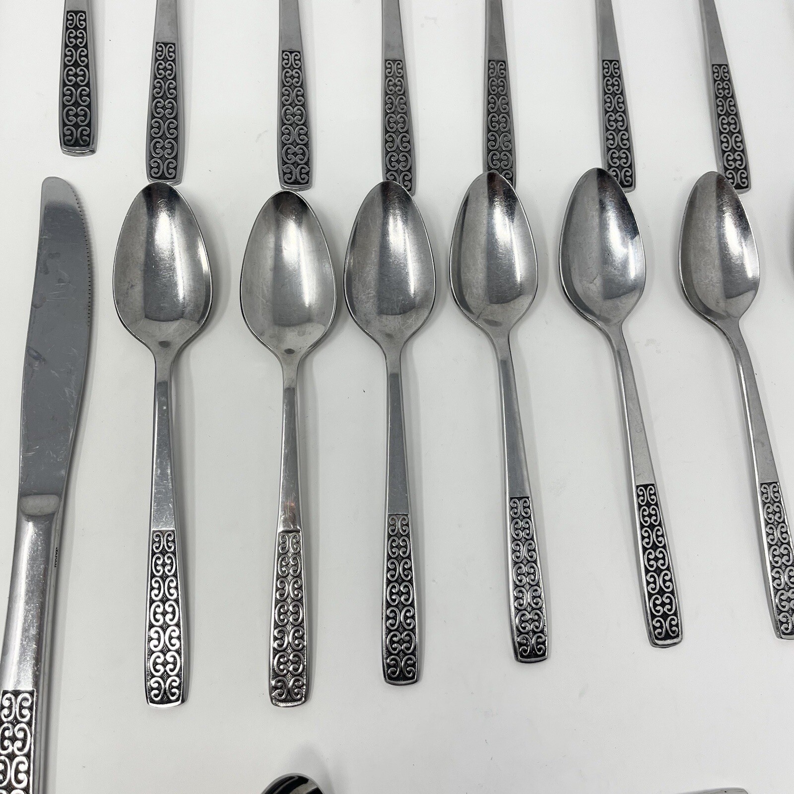 30 PC Stainless "Serenata" Flatware Set by International Silverware Fork Spoon