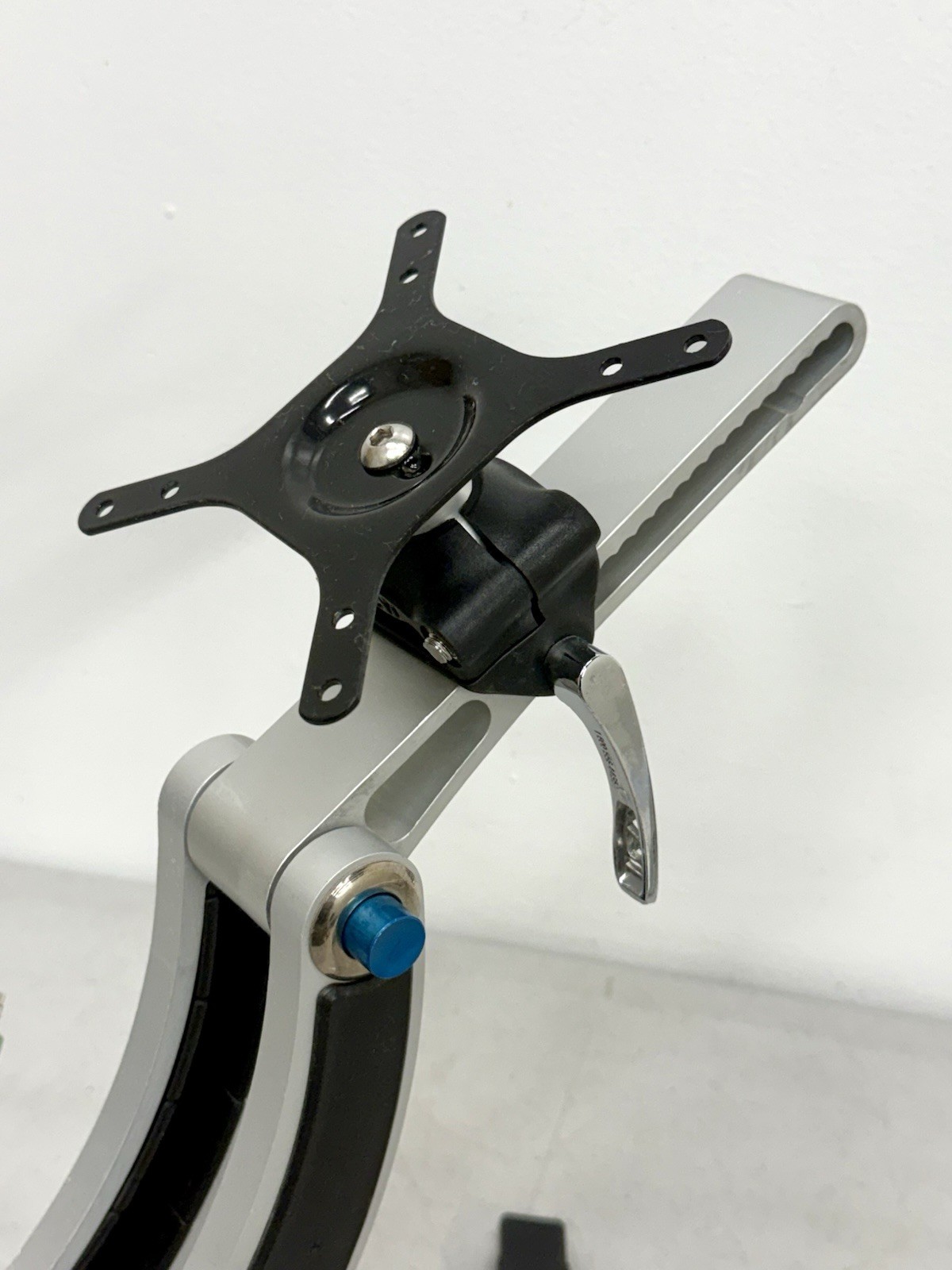 ICW Elite 5220 Double-Arm Wall Mount For LCD Displays