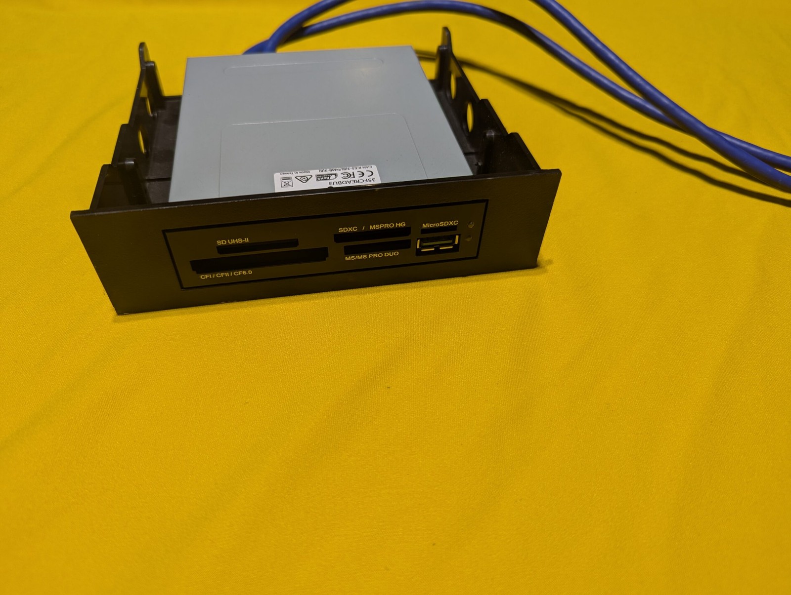 StarTech 35FCREADBU3 USB 3.0 Internal Card Reader UHS-II SD CF + 5.25" Bracket