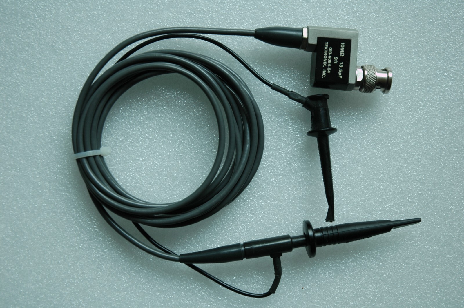 GENUINE TEKTRONIX P6054 10X 175 MHz Oscilloscope Probe, READ-OUT 9 feet cable