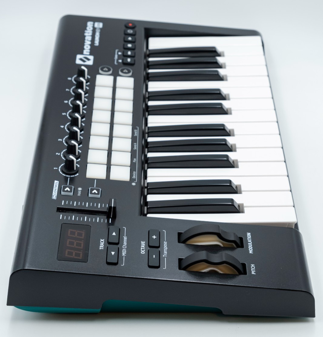 Novation Launchkey 25 MK2 w/ USB Cable