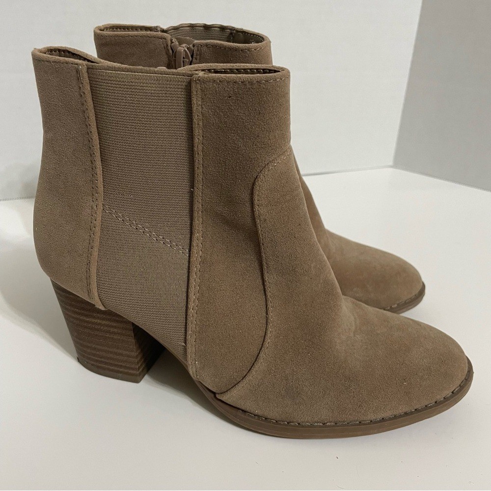 Universal Thread Tan Suede Heeled Booties size 6