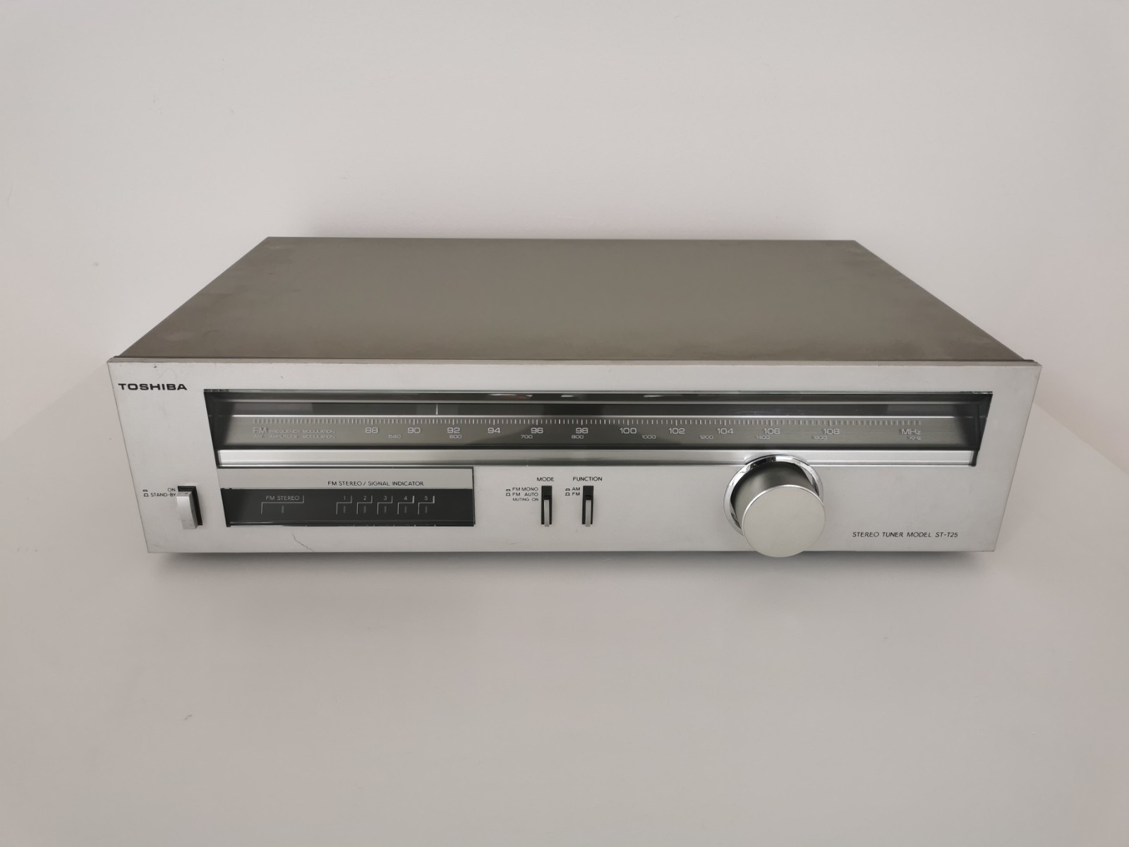 TOSHIBA ST-T25 - Vintage AM/FM Stereo Hi-Fi Tuner