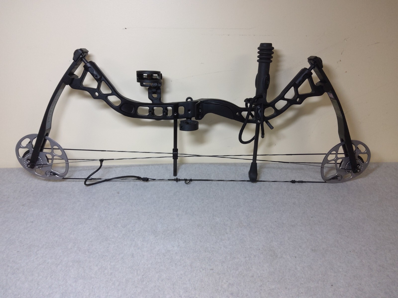 Diamond Archery by Bowtech Prism Lefthanded Compund Bow