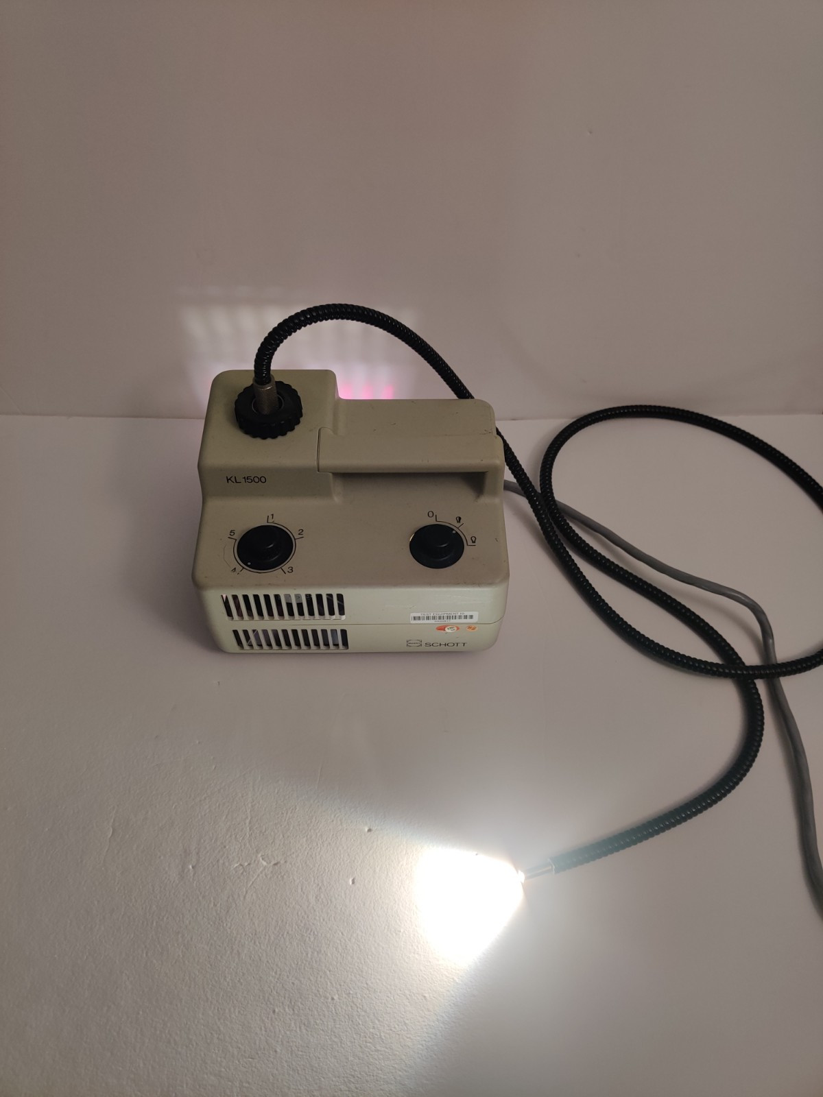 SCHOTT KL 1500 electronic Cold Light Source With Light.