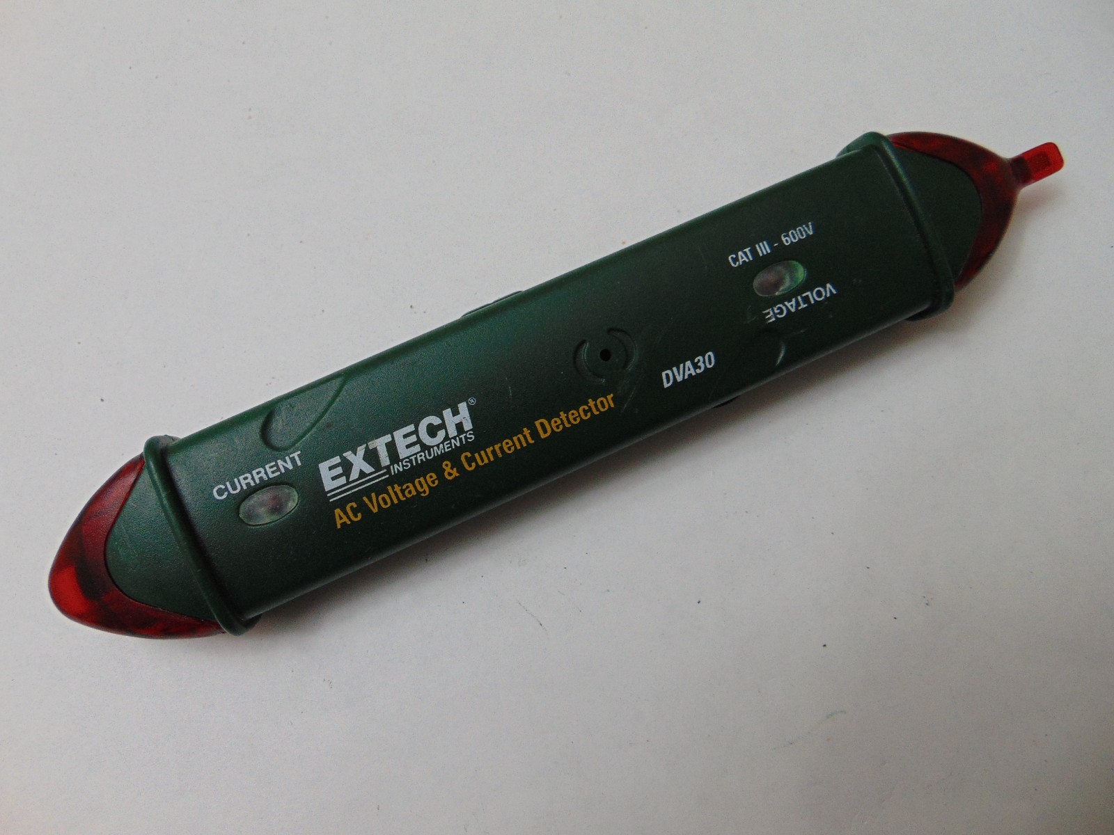 EXTECH Instruments AC Voltage & Current Detector DVA30 (12V-600V, 200mA-1000A)