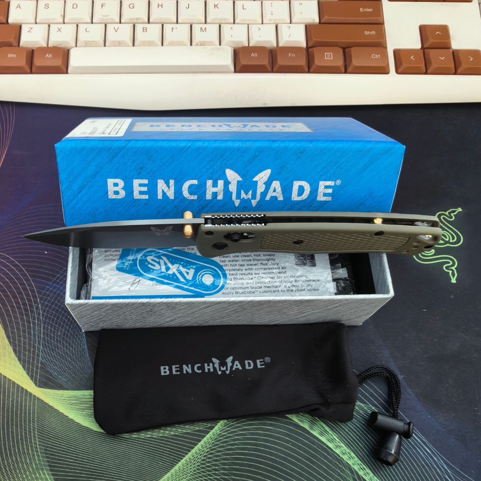 Benchmade 535 Bugout CPM-S30V Gray Blade Green Handle AXIS Lock Folding Knife