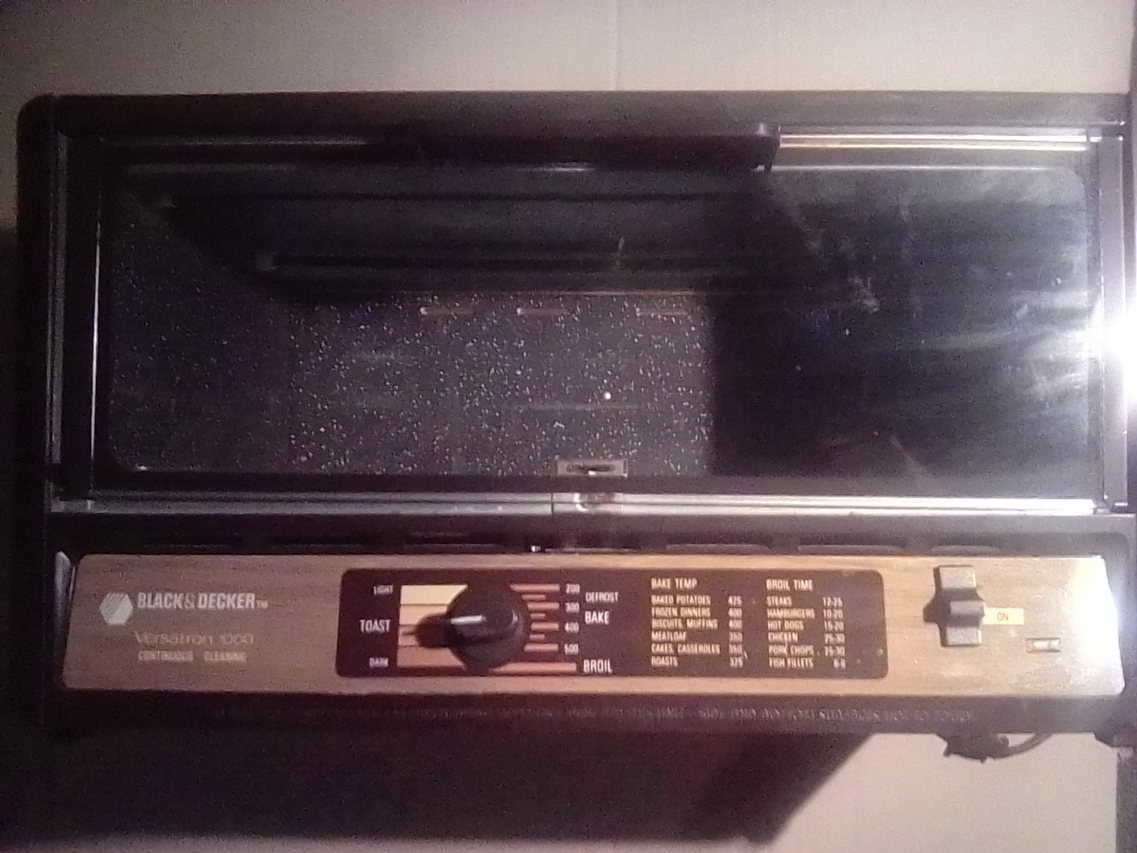 Vintage Black & Decker  Versatron 1000 Toaster Oven Broiler Wood Grain & Chrome