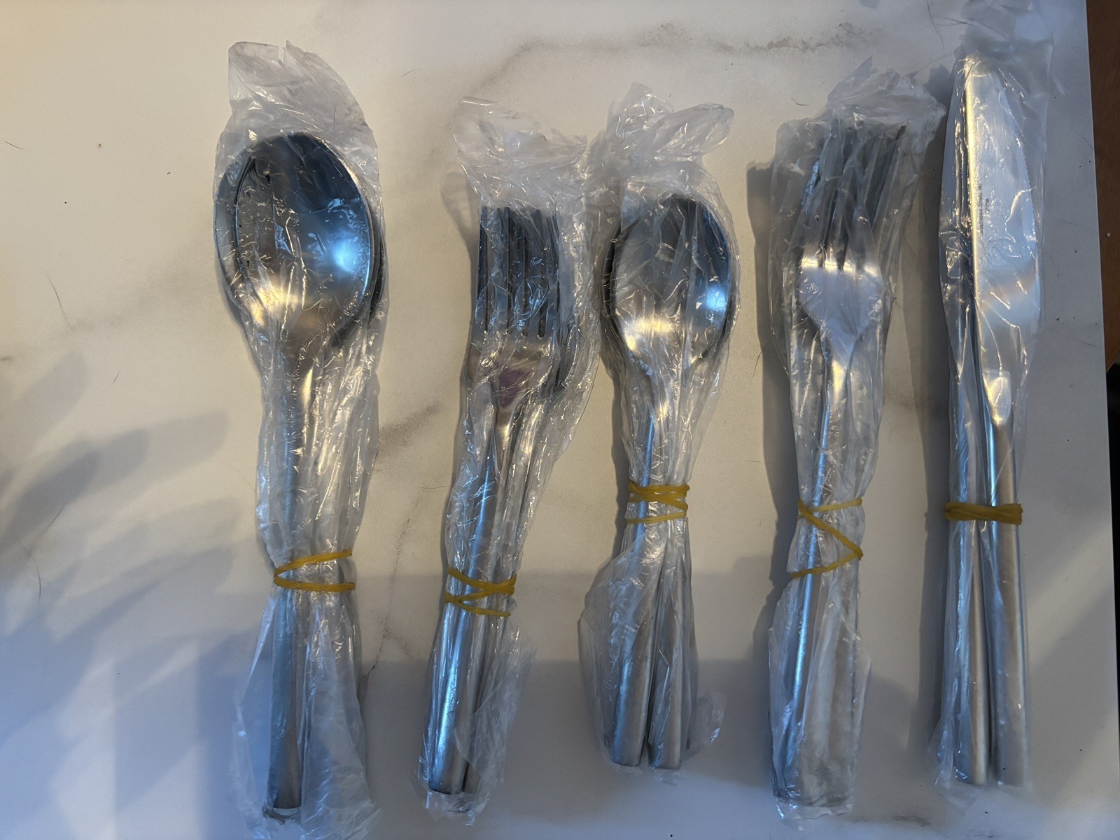 CB2 Flatwear 20-piece brushed silver - In Box