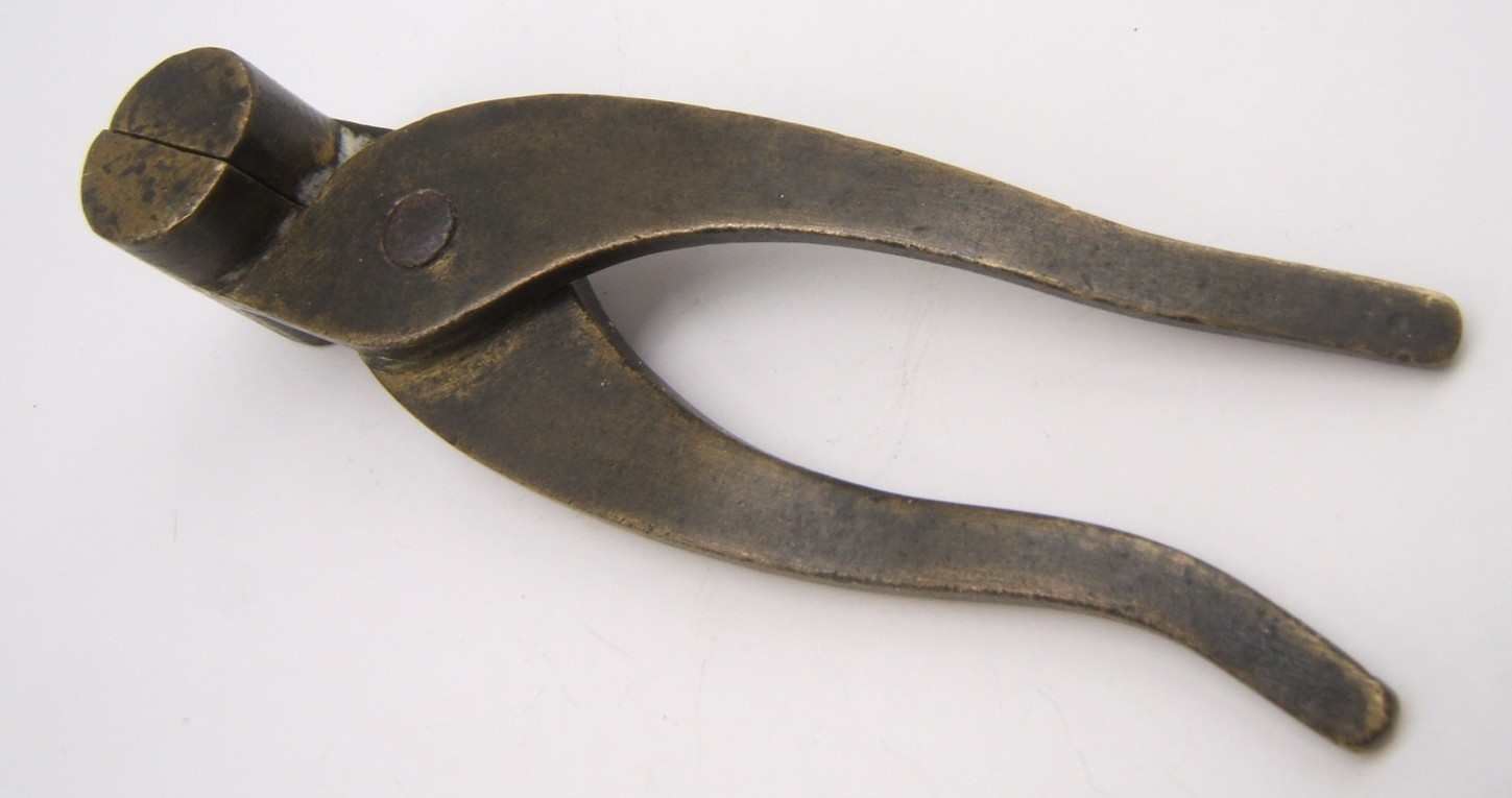 ANTIQUE IRON BULLET MOLD WELL MADE