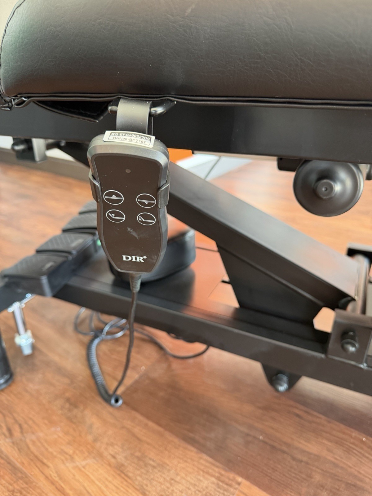 DIR Electric Hydraulic Adjustable Massage Table Black Faux Leather Remote Contr…