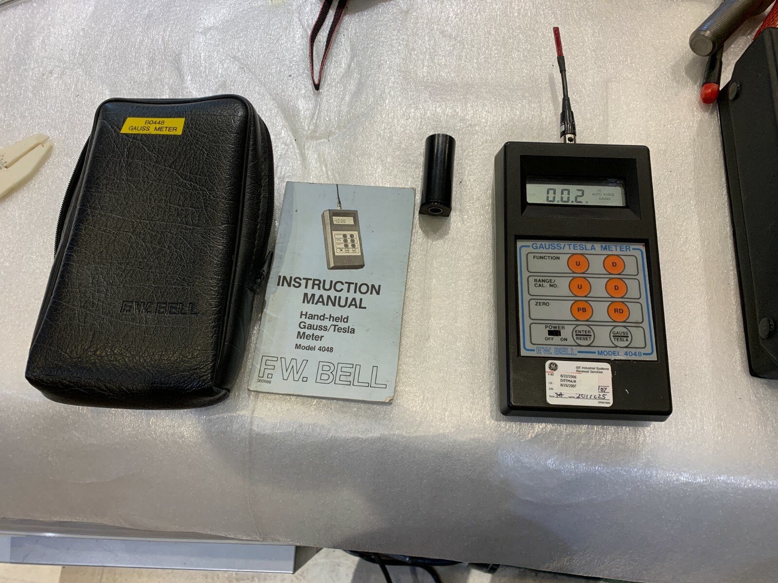 F.W.Bell Model 4048 Portable Gauss/Tesla Meter w/Probe, case, instructions