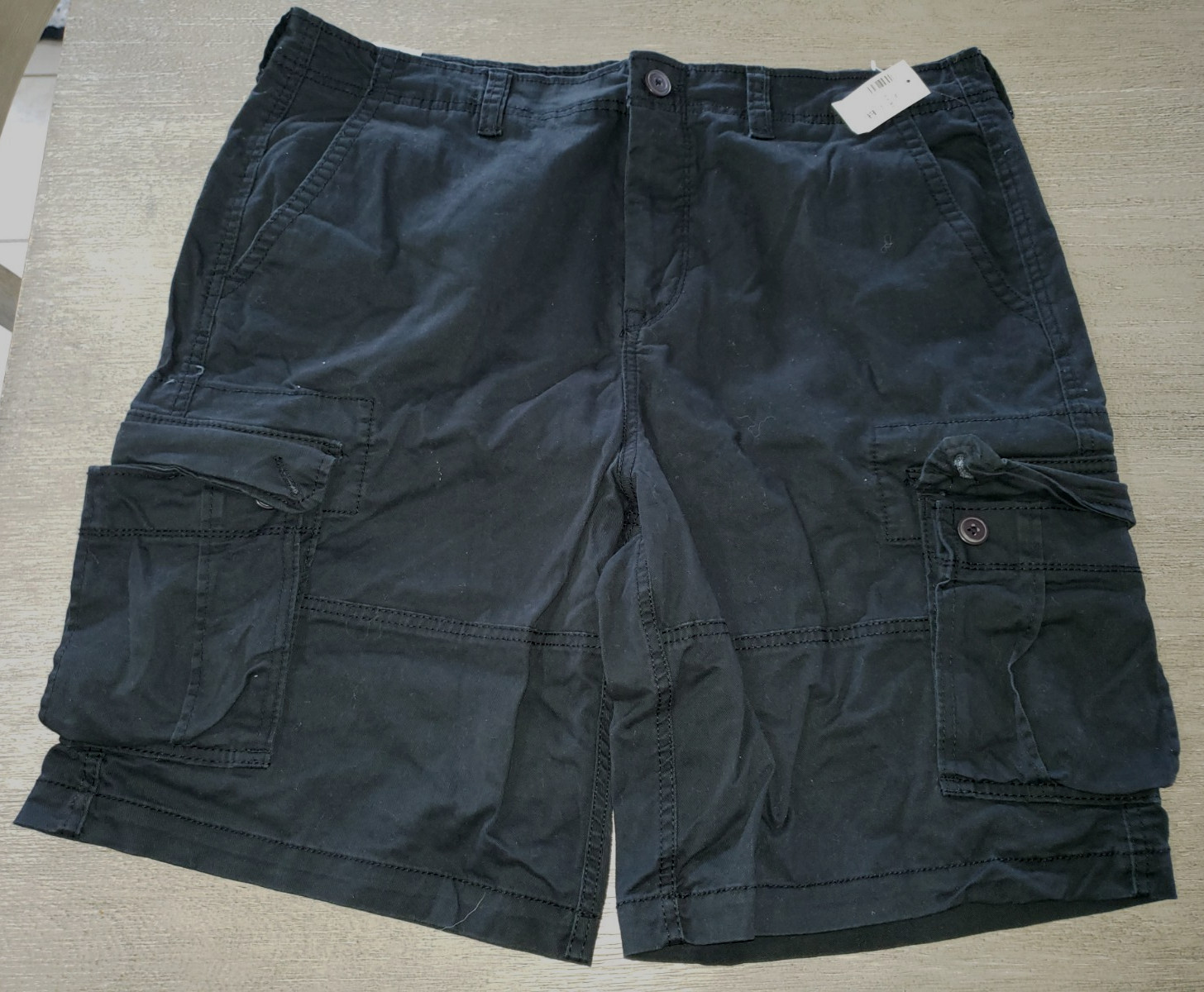 AEROPOSTALE MENS CARGO SHORTS BLACK NEW NWT size 38W 10.5 inseam MSRP 49.50 NICE