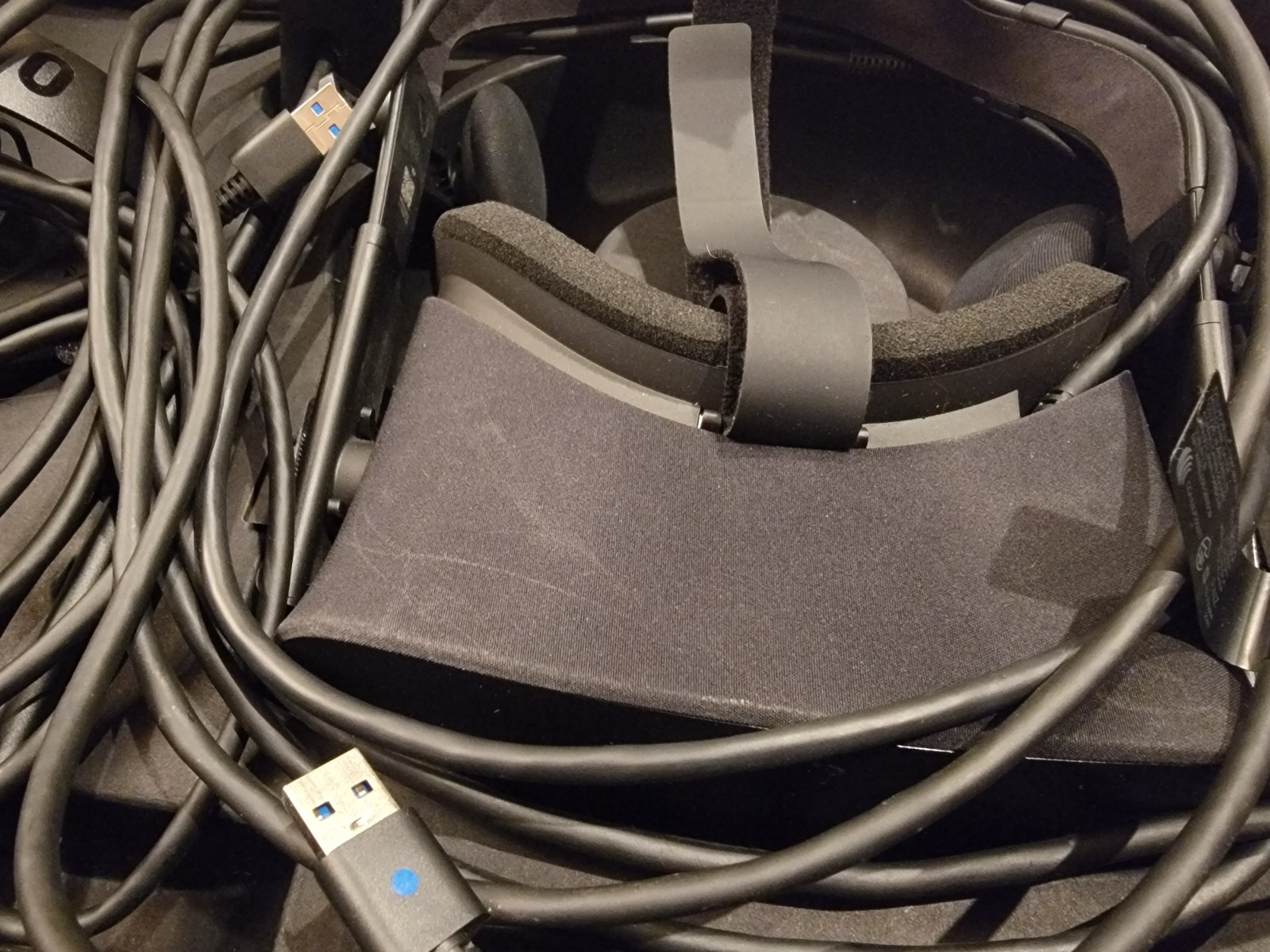 Oculus Rift CV1 VR (Full Original Set w/ Box) + extra sensor