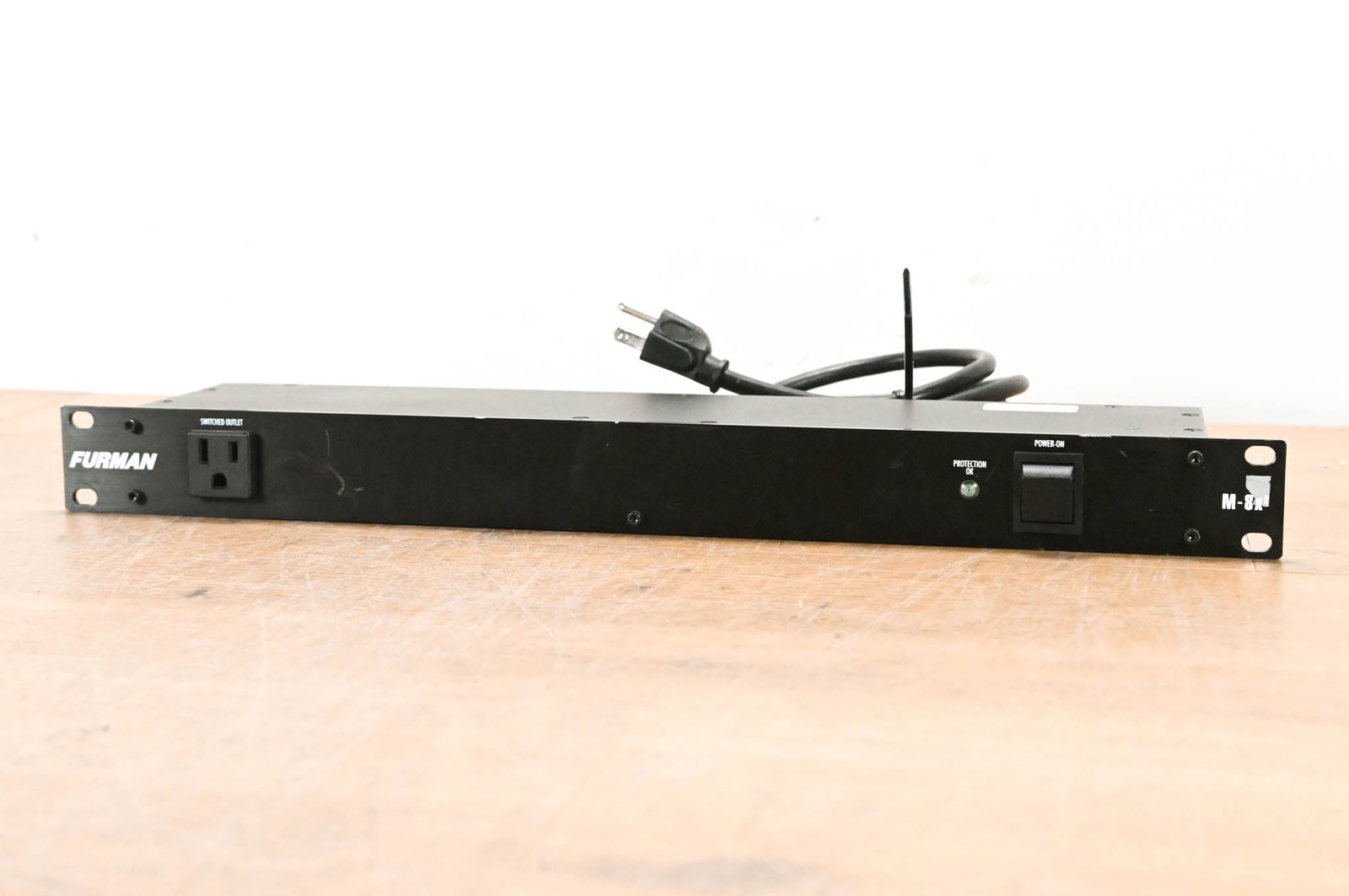 Furman M-8x2 8-Outlet Power Conditioner CG013LE