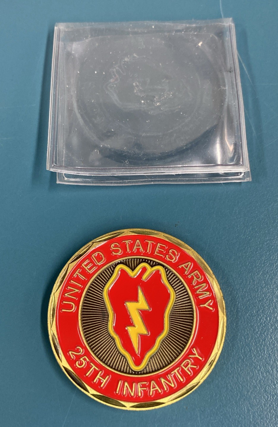 Vintage Military US Army 25th Infantry Tropic Lightning Challenge Coin
