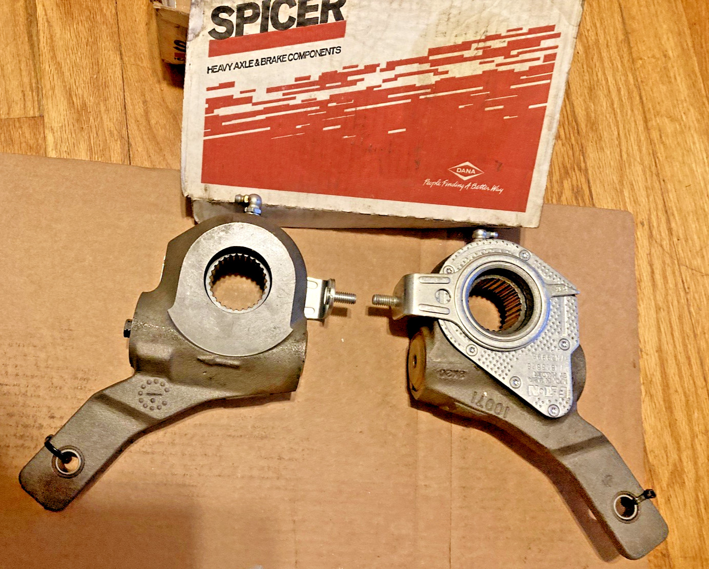Spicer (Eaton)  Auto Brake Slack Adjusters Set of 2 - 815828  CR Haldex 40010140