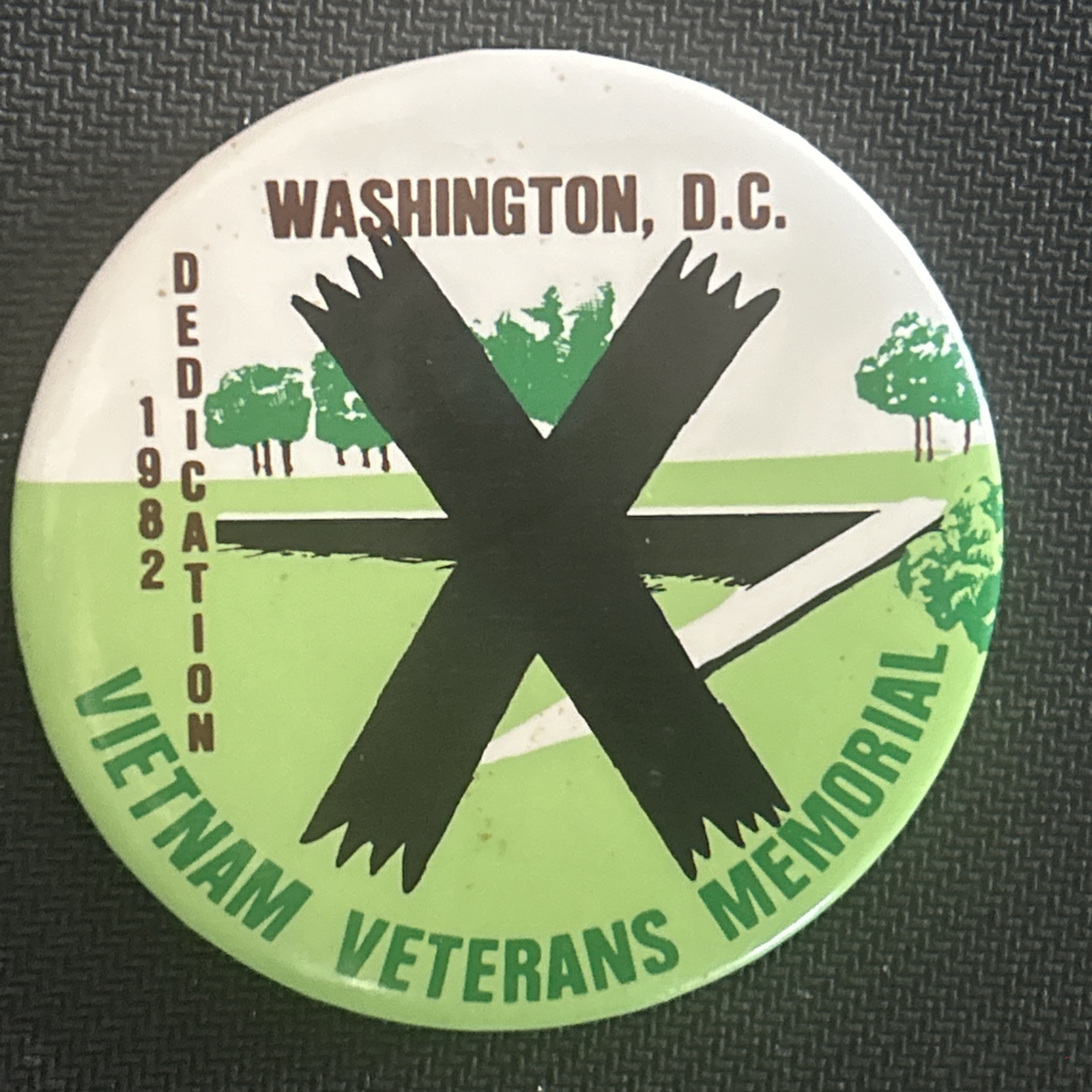 Washington D. C. Vietnam Veterans Memorial 1982 Dedication cause  2 1/2” pinback