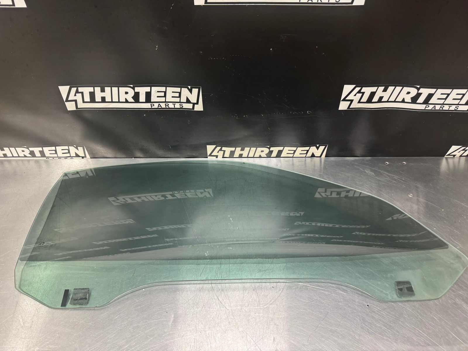97-04 C5 CORVETTE RIGHT RH PASSENGER DOOR WINDOW #L374