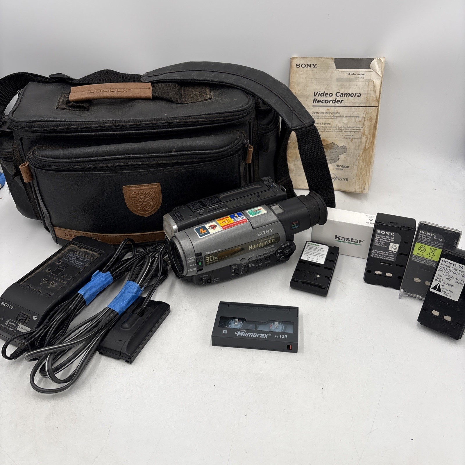 Sony CCD-TR96 Video8 Handycam Camcorder Bundle Batteries Charger Tested Working