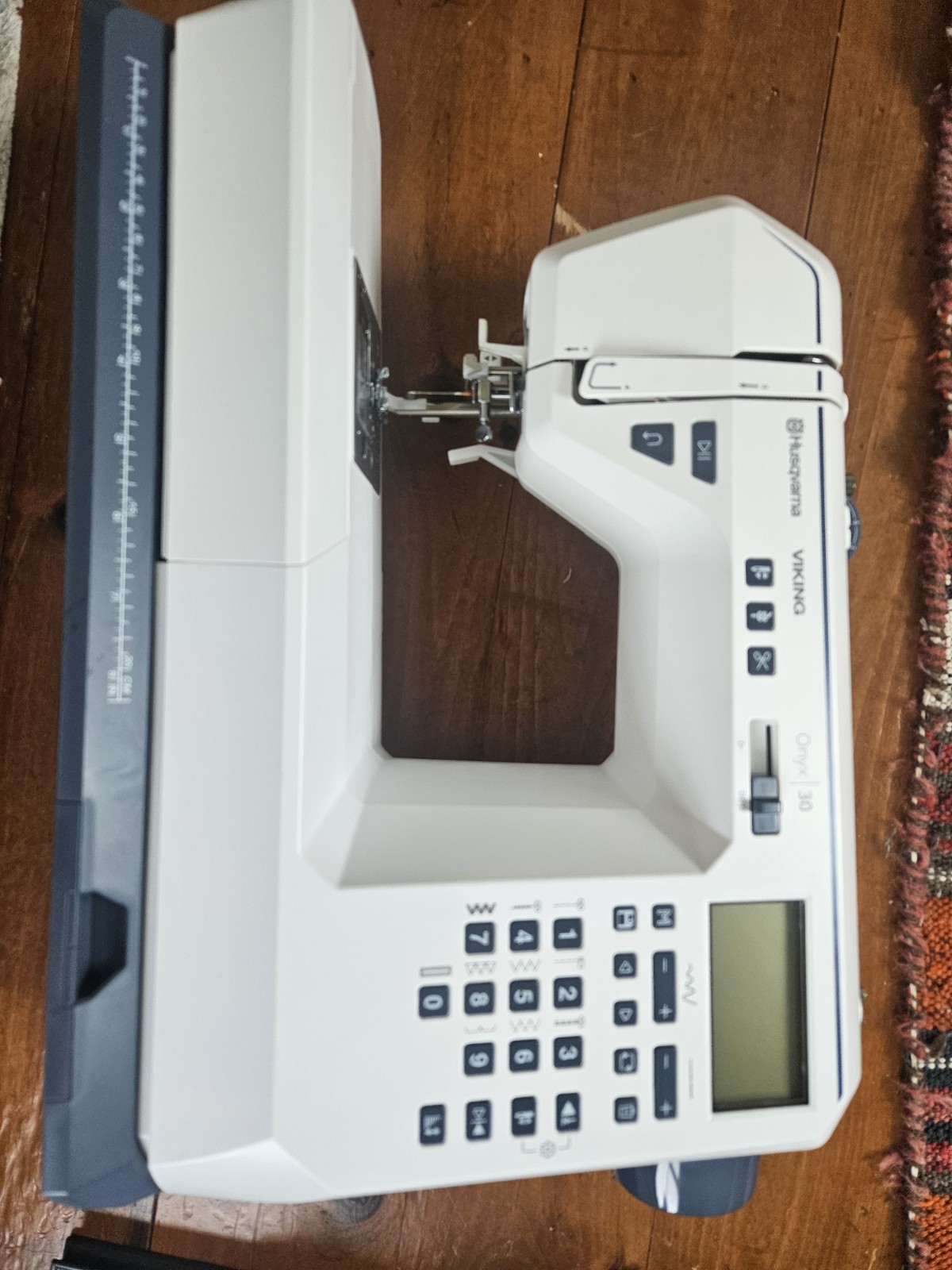 Husqvarna Viking Onyx 30 Computerized Sewing Machine - Brand NEW