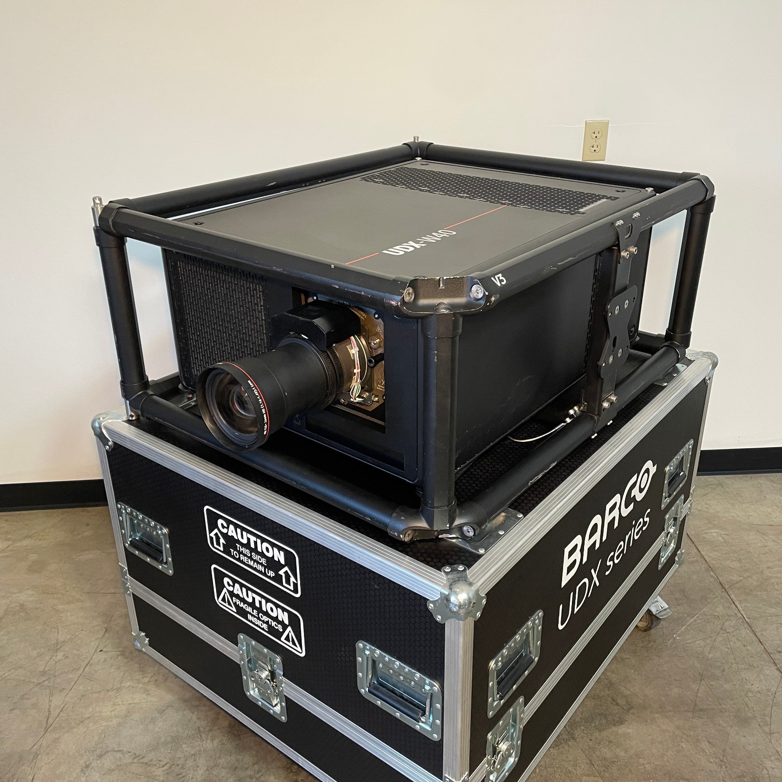 Barco UDX-W40 [15k hrs] 40k Lumen DLP Laser Projector w/ Lens, Case, Cage [V063]