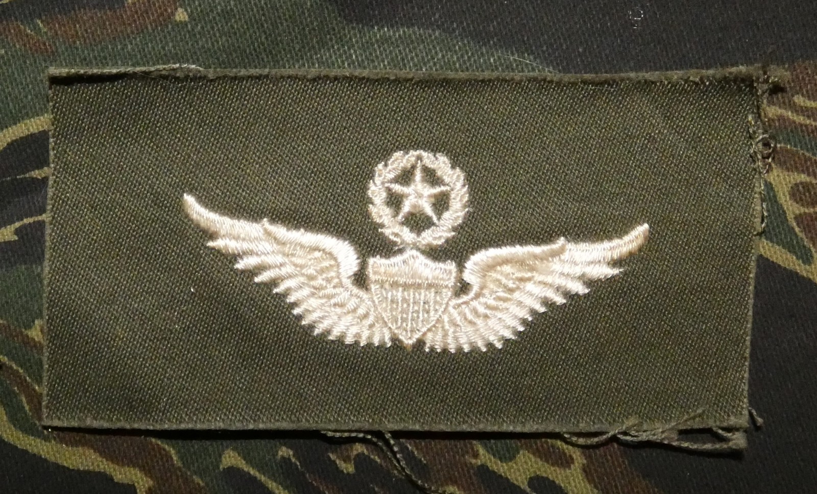 Vietnam War 1960s US Army Master Aviation Wing (white/OD green) cloth badge
