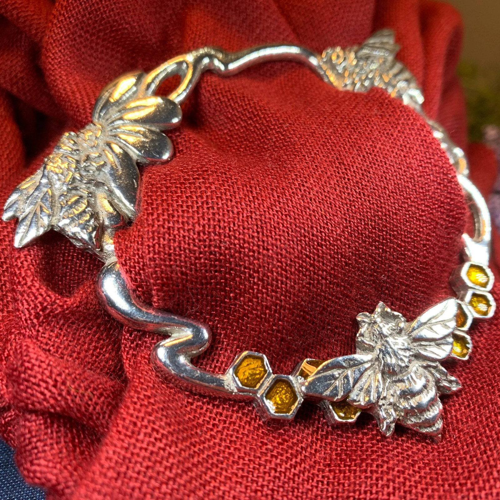 NEW Pewter Bee & Honeycomb Scarf Ring Insect Honeybee Ladies Scarf Slide Holder