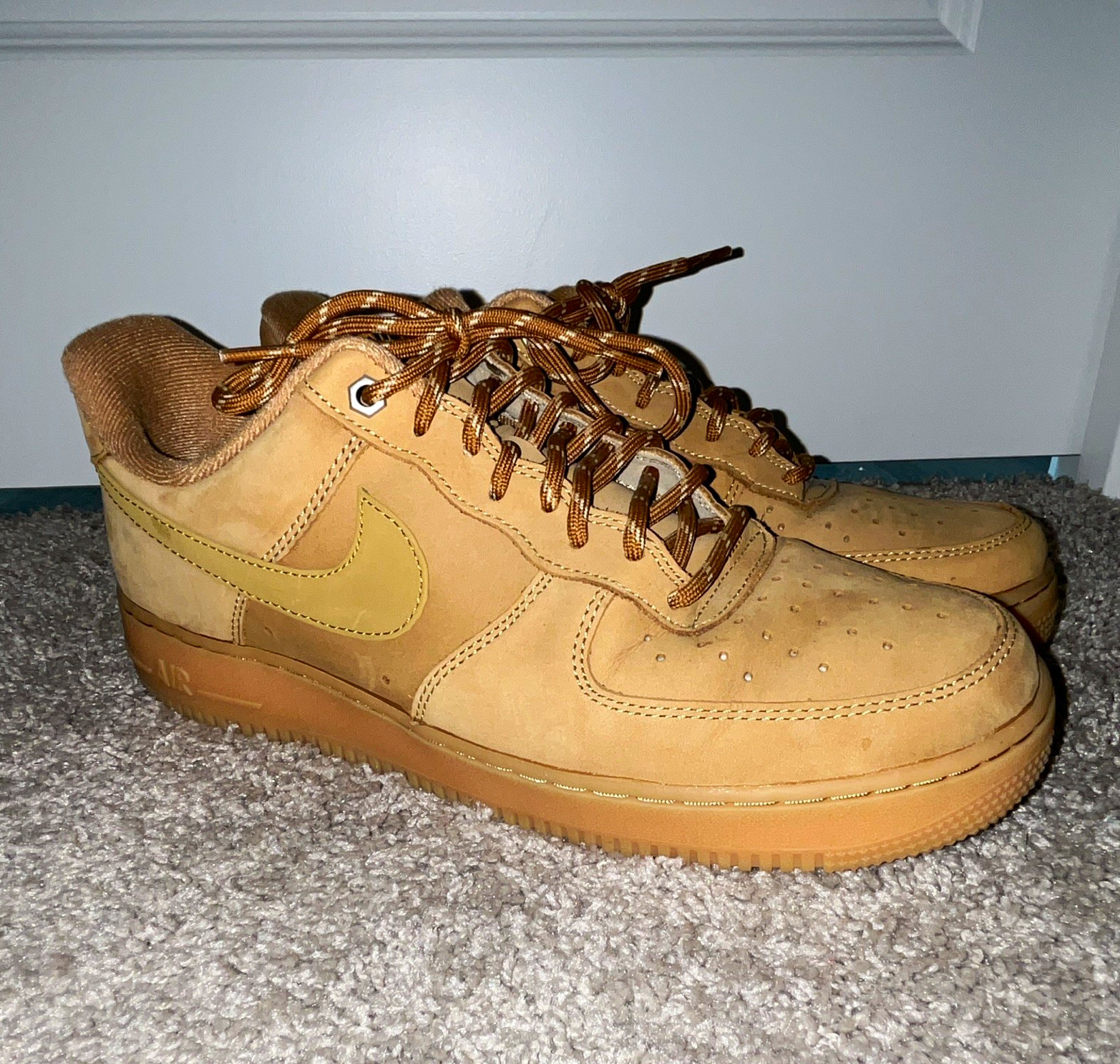 Nike Air Force 1 Low Men's Tan Lace-Up Sneakers Rubber Outsole Pre-Owned
