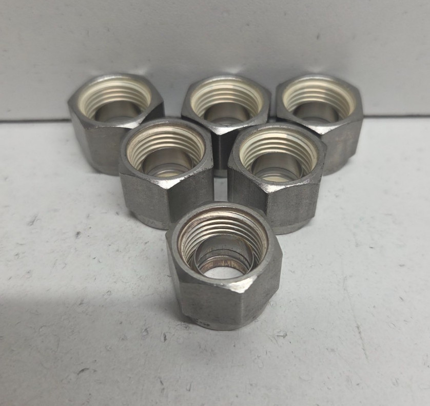 LOT OF 6 NEW NO BOX! SWAGELOK 3/8" TUBE OD NUT & FERRULE SETS SS-600-NFSET