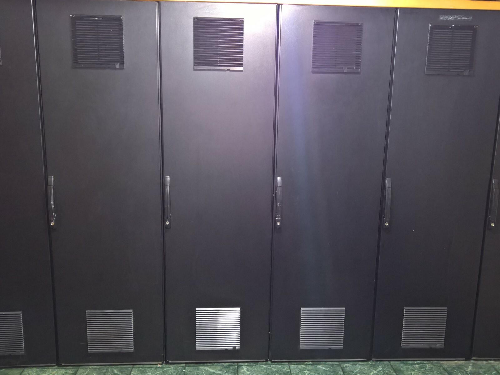 Rittal TS-8 8012.009 Free Standing Electrical 19" Rack RF Enclosure 24"x36"x79"