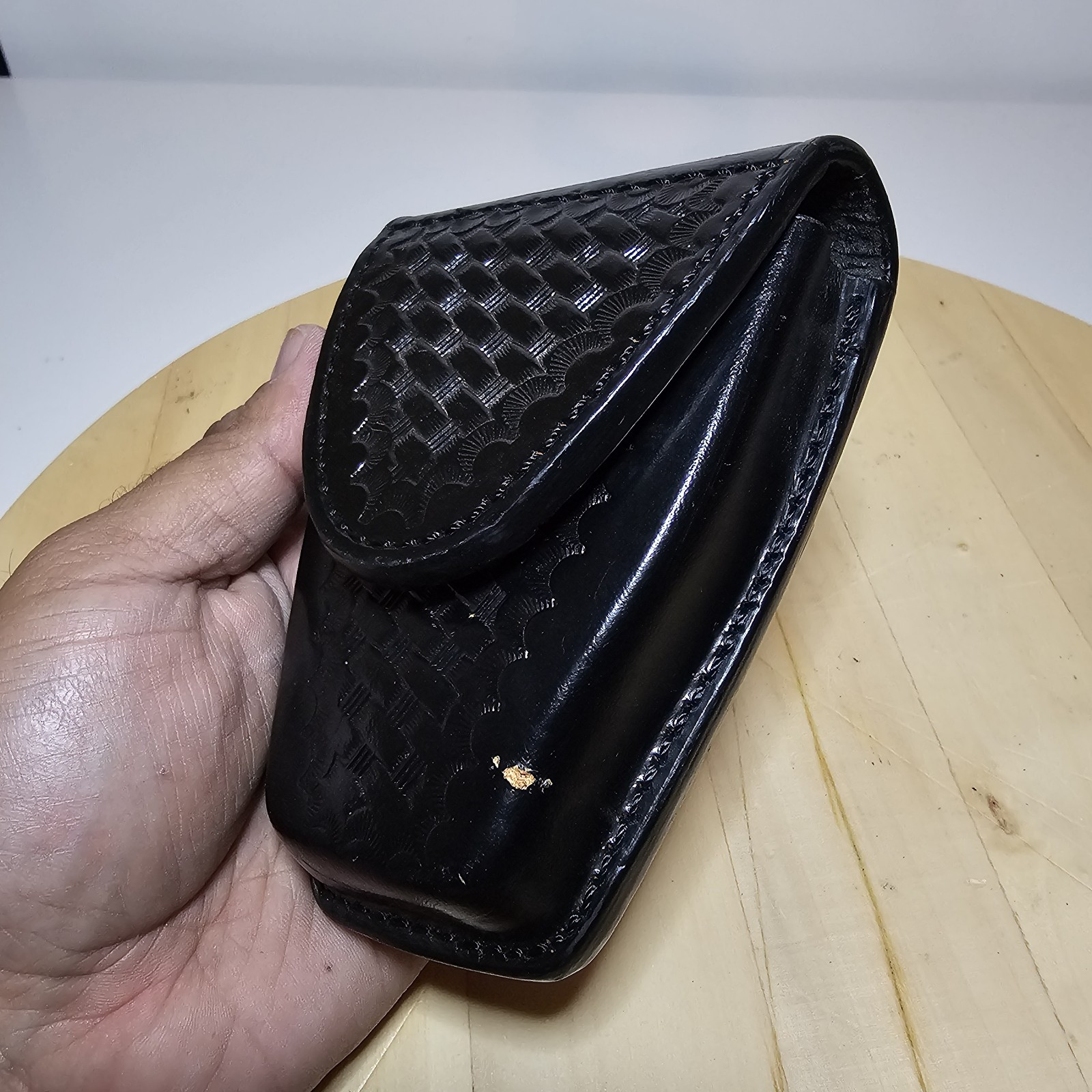 Premier PL9121UH Leather Basket Weave Pattern Leather Handcuff Pouch Holder