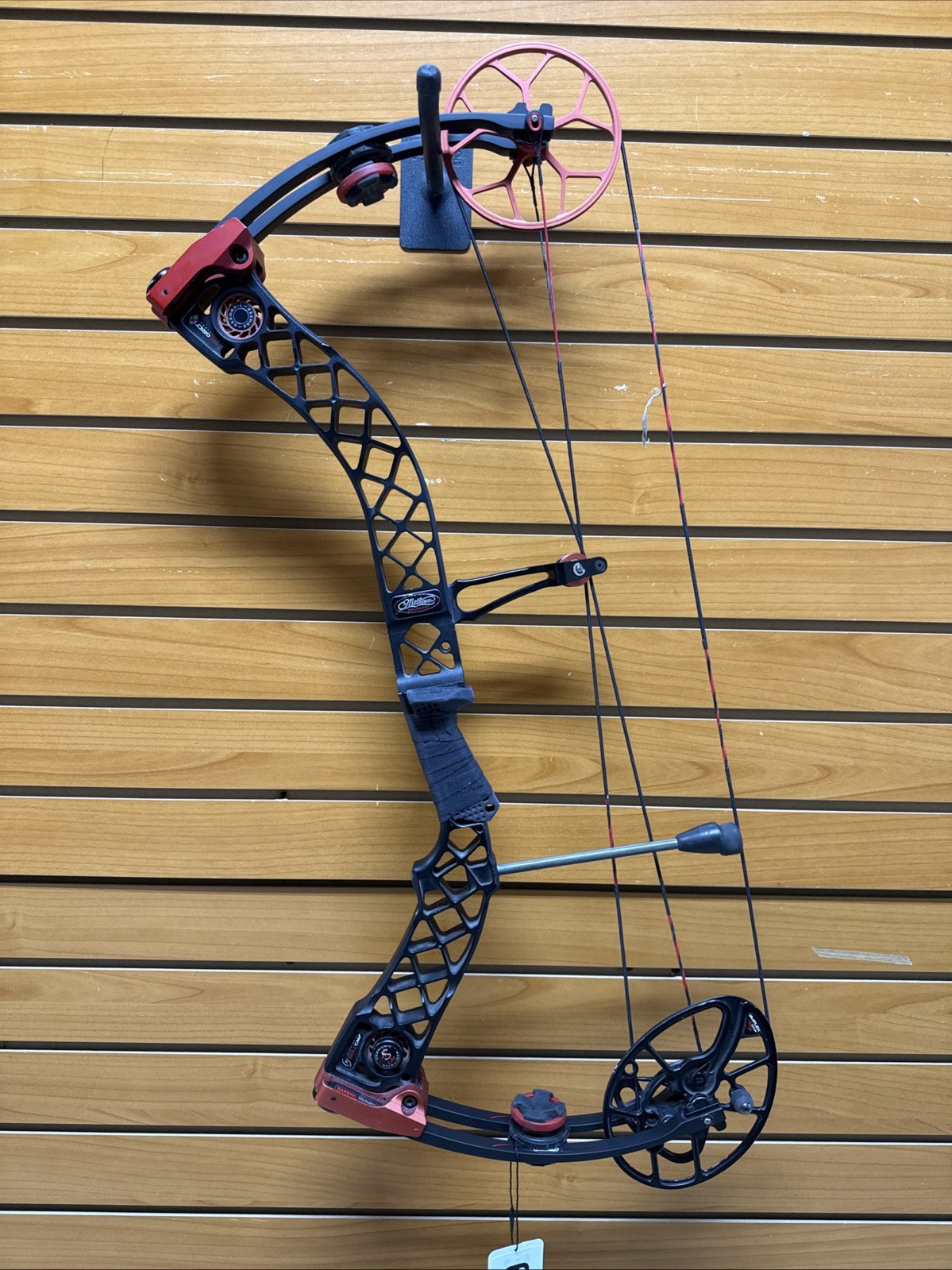 Mathews Creed RH Compound Bow -  70# Max - 28” Cam Installed - Item 6017