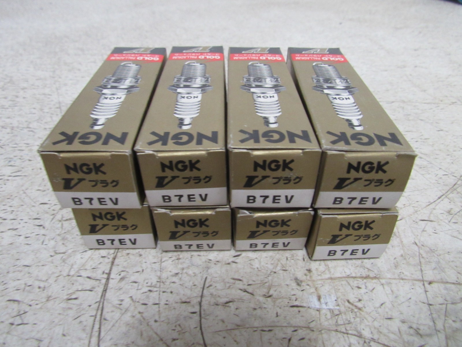 NGK B7EV SPARK PLUGS SET OF 8  GOLD PALLADIUM 118#DD18
