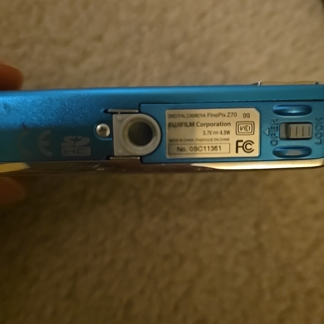 Fujifilm FinePix Z Series Z70 Blue Digital Camera - Broken