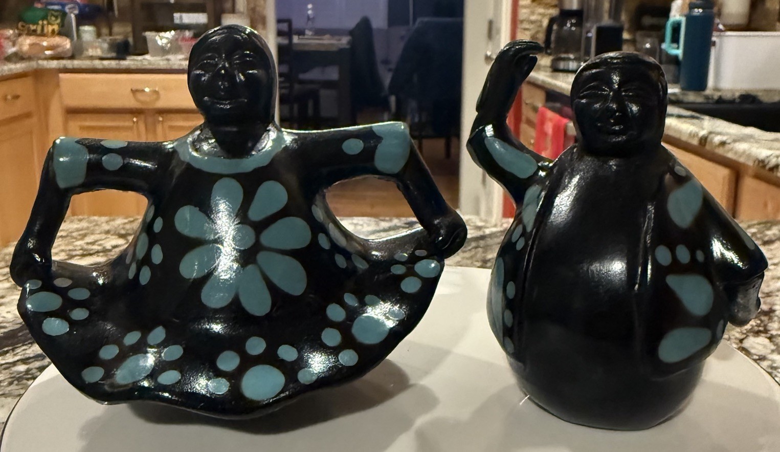 2 Peruvian Chulucanas Figures Dancing Couple Folk Art Pottery Blue Floral Vtg