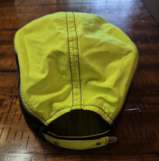 BROOKS NIGHT LIFE RUNNERS HAT NEON YELLOW BLACK GRAY LIGHT REFLECTIVE SECTIONS