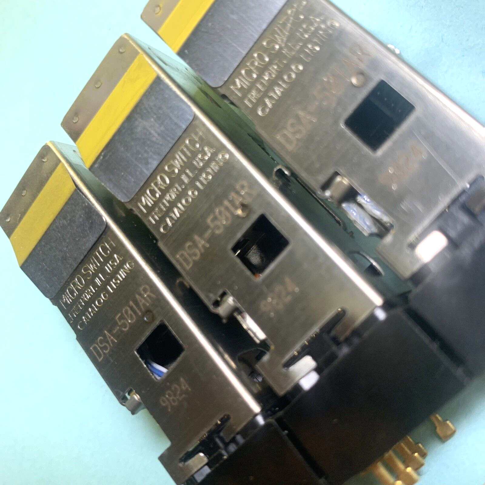 Lot of 3) Microswitch DSA-501AR Sensing and Control Switch