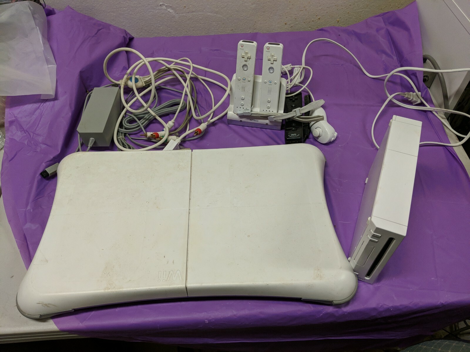 Nintendo Wii White Console Bundle AUTHENTIC 3 Controllers, fit mat ~ #1L