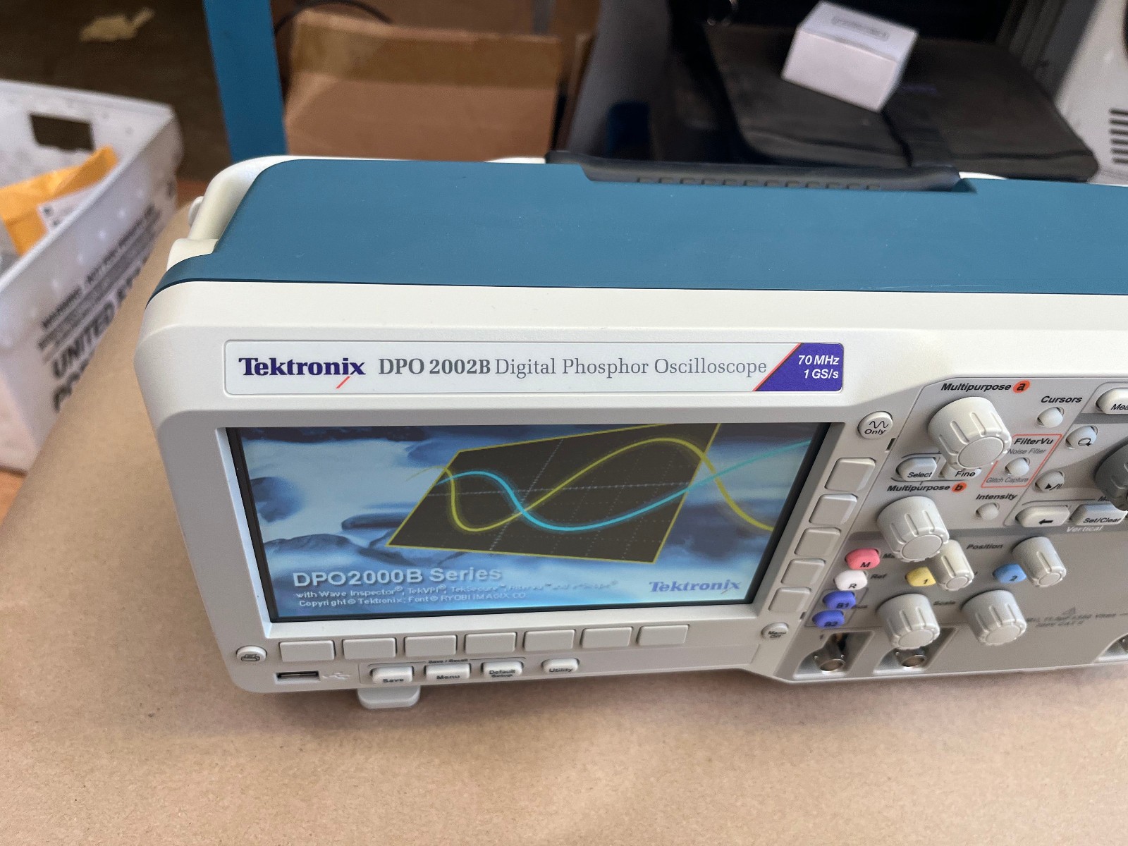 2EE  Tektronix DPO2002B Oscilloscope 70 MHz 1 GS/s   NEW