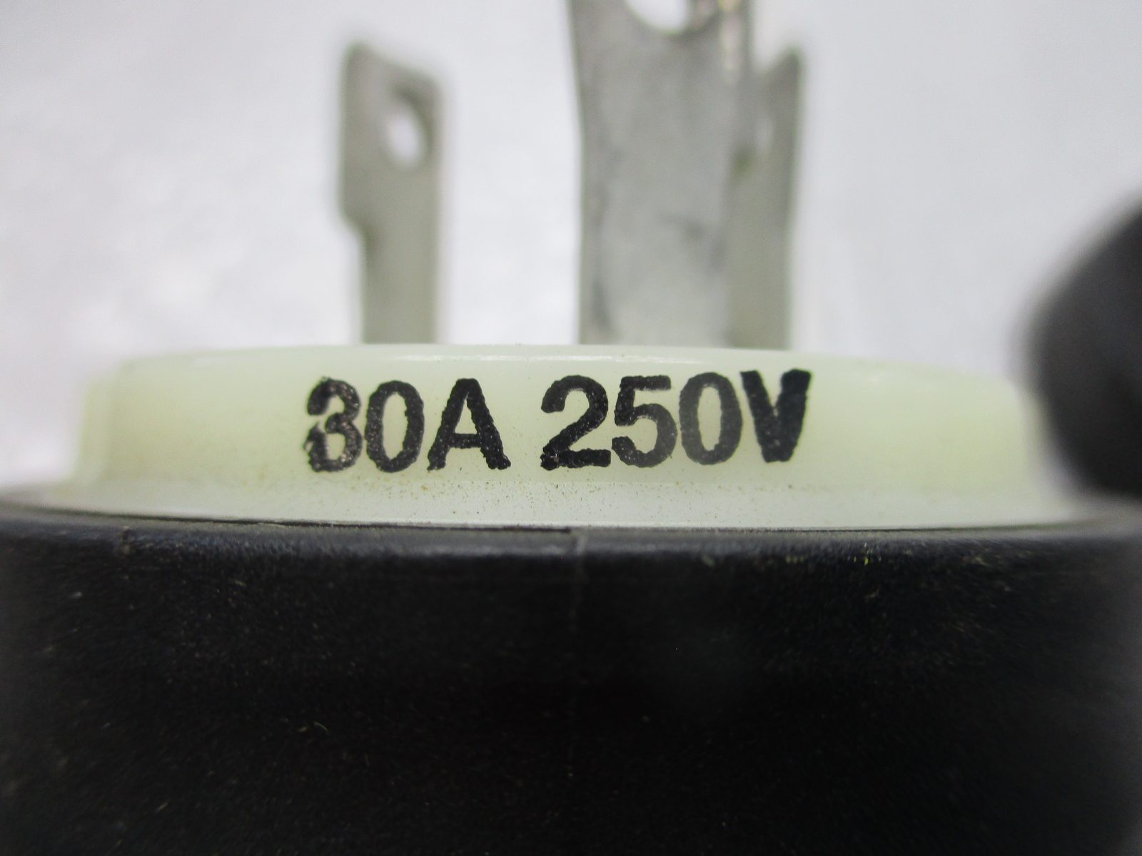 PASS & SEYMOUR L630P PLUG NSNP
