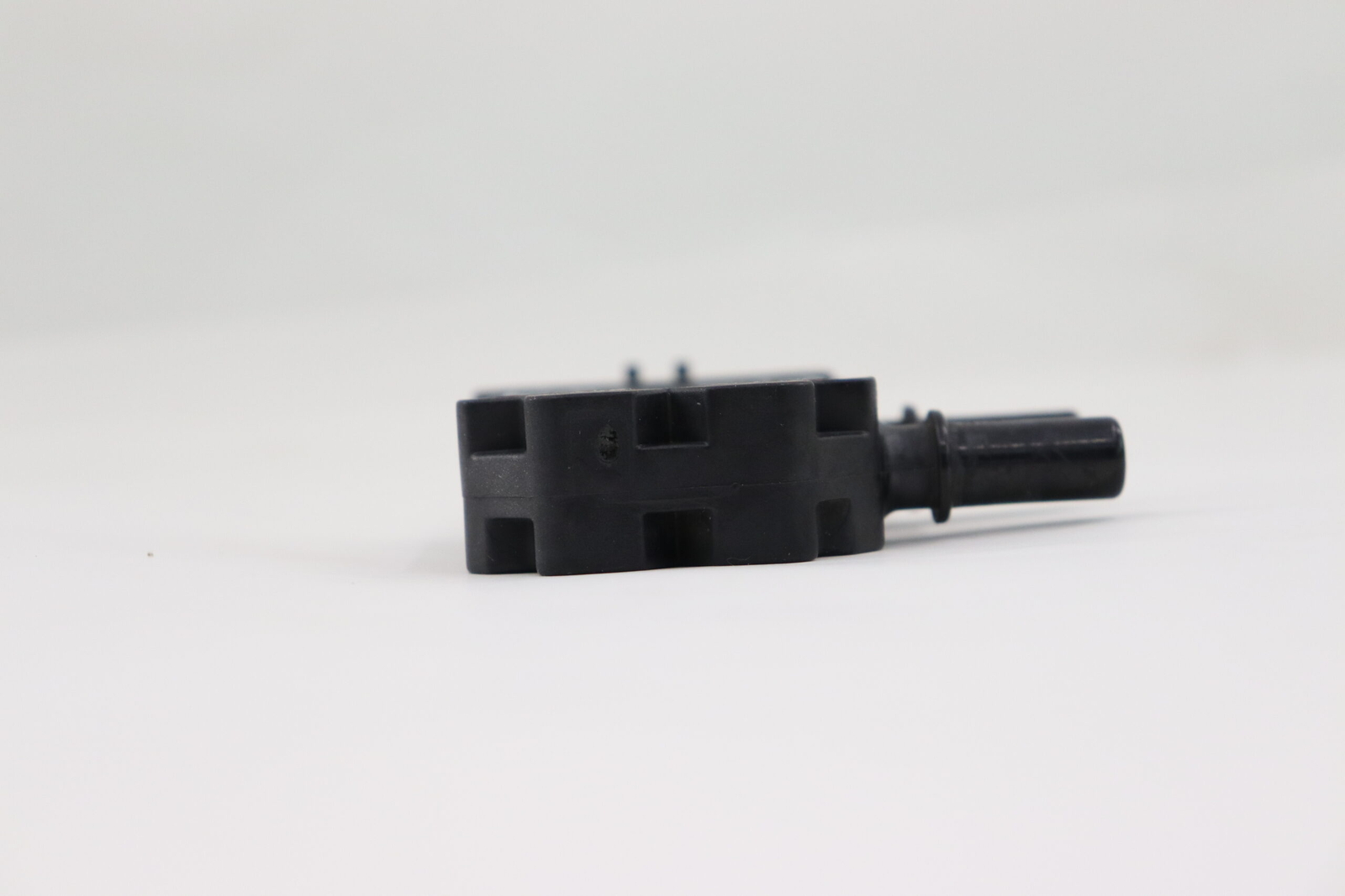 Used Mopar Differential Pressure Sensor 2871960 - Q229822