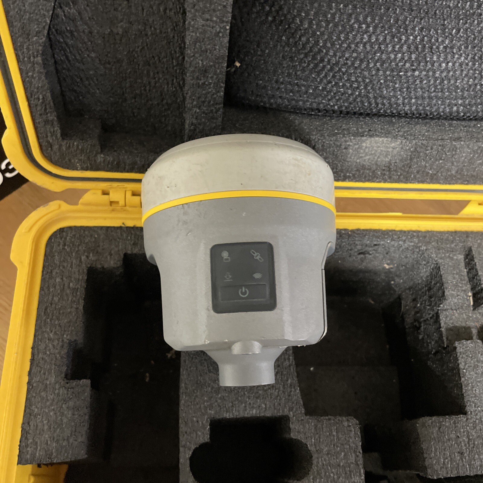 Trimble R10 GPS