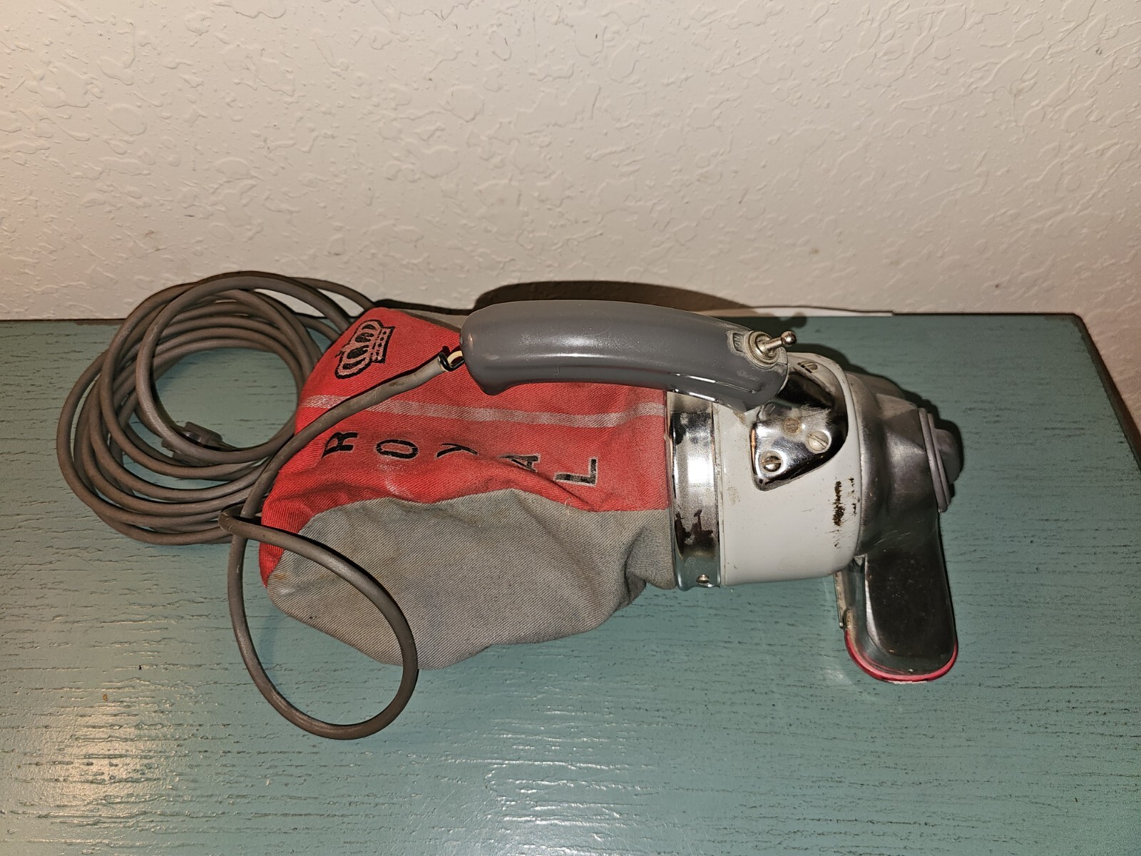 Vintage MidCentury Royal 501 Metal HandHeld Vacuum-Complete & Works