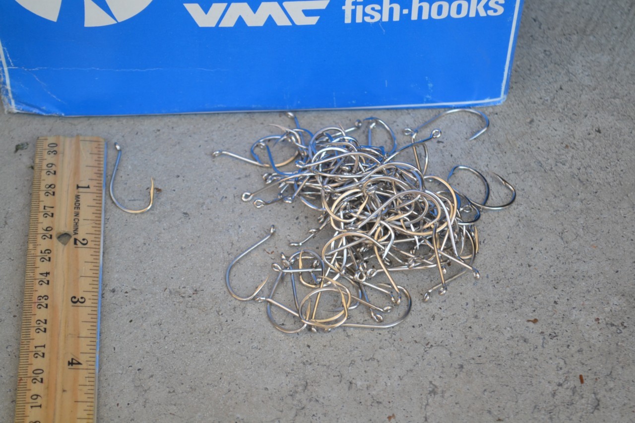 Bag of 100 New VMC Size 3/0 Nickel Carbon Steel Fish Hooks Octopus Walleye 9299