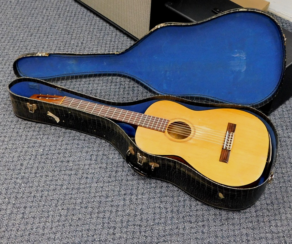 Vintage 1962 Goya G-10 Classical Guitar w/ Case! Made In Sweden! RARE! VERY NICE