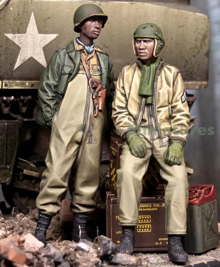 1/35 Resin Figure US Tank Battalion 2 Figures WW2 Unpainted Unassembled